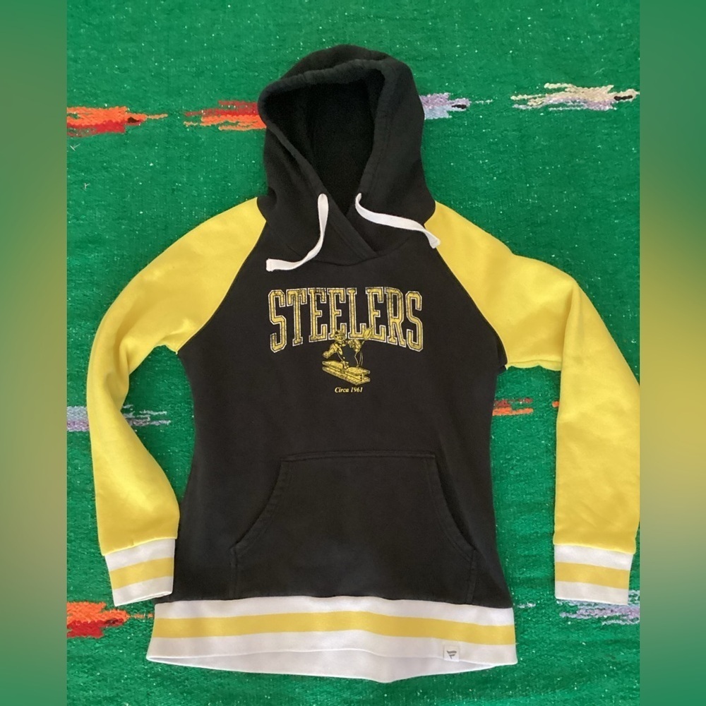 Fanatics Pro-Line Pittsburgh Steelers hoodie-SZ M
Pit to pit 18”
Length 25”